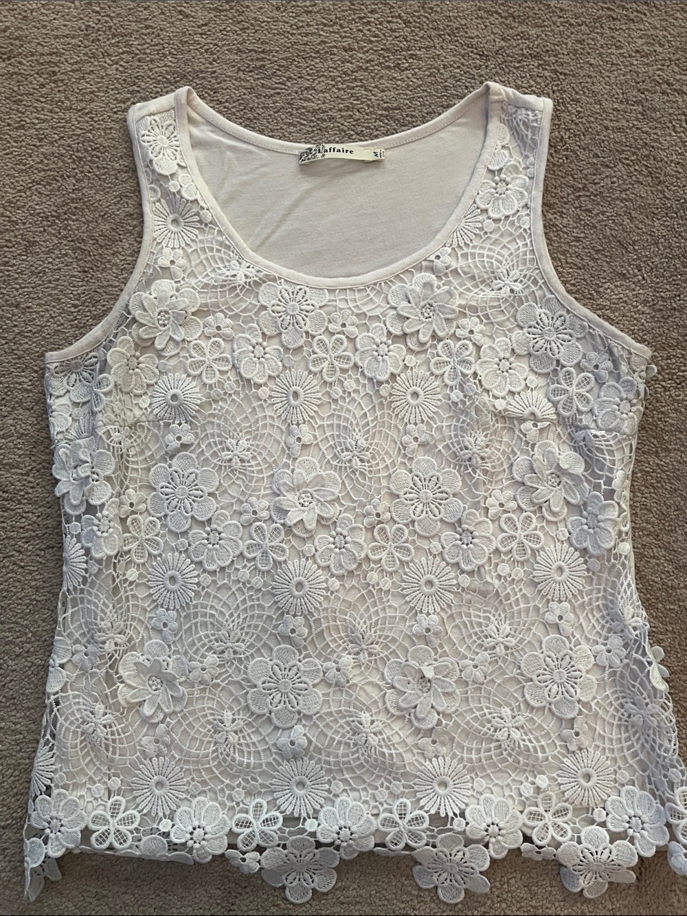 Laffaire Delicate White Crocheted Floral Lace Tank Top- size M, great condition